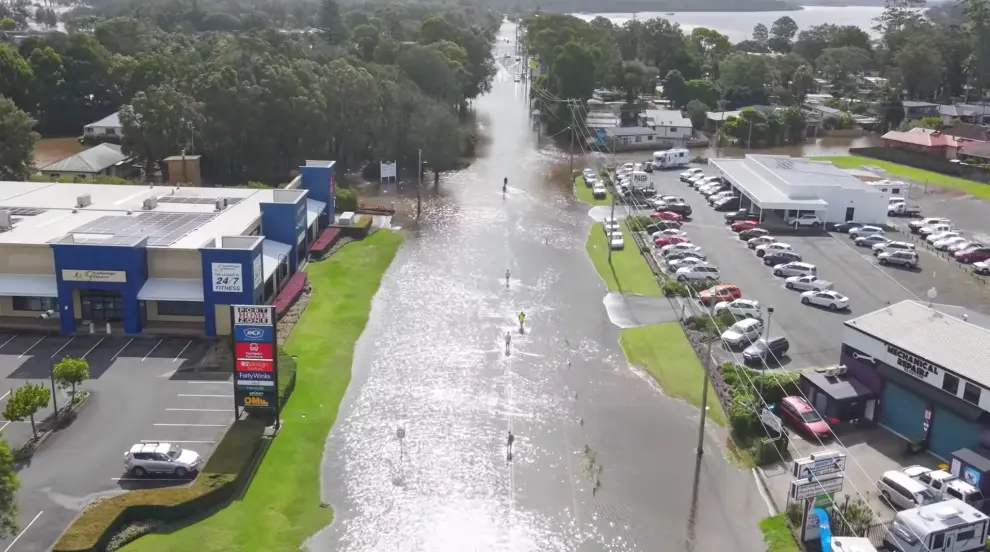 A still image taken from video shows a flooded area following heavy rains in Port Macquarie, New South Wales, Australia March 20, 2021. Alex McNaught, roving-rye.com photography/via REUTERS   THIS IMAGE HAS BEEN SUPPLIED BY A THIRD PARTY. MANDATORY CREDIT. NO RESALES. NO ARCHIVES.[[[REUTERS VOCENTO]]] AUSTRALIA-WEATHER/