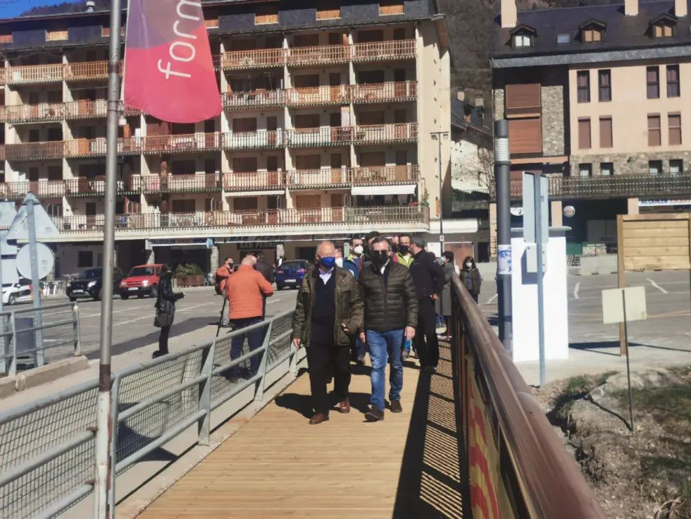 Panticosa abre al público sus nuevas pasarelas sobre el río Caldarés