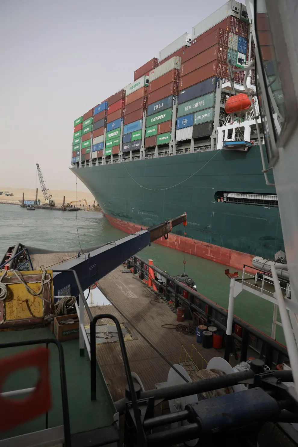 Suez Canal navigation is temporarily suspended