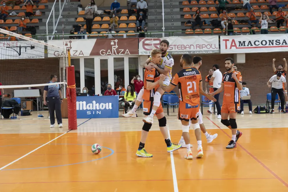Tercer partido del 'play off' de cuartos de final de la Superliga de voleibol entre el CV Teruel y ConectaBalear CV Manacor
