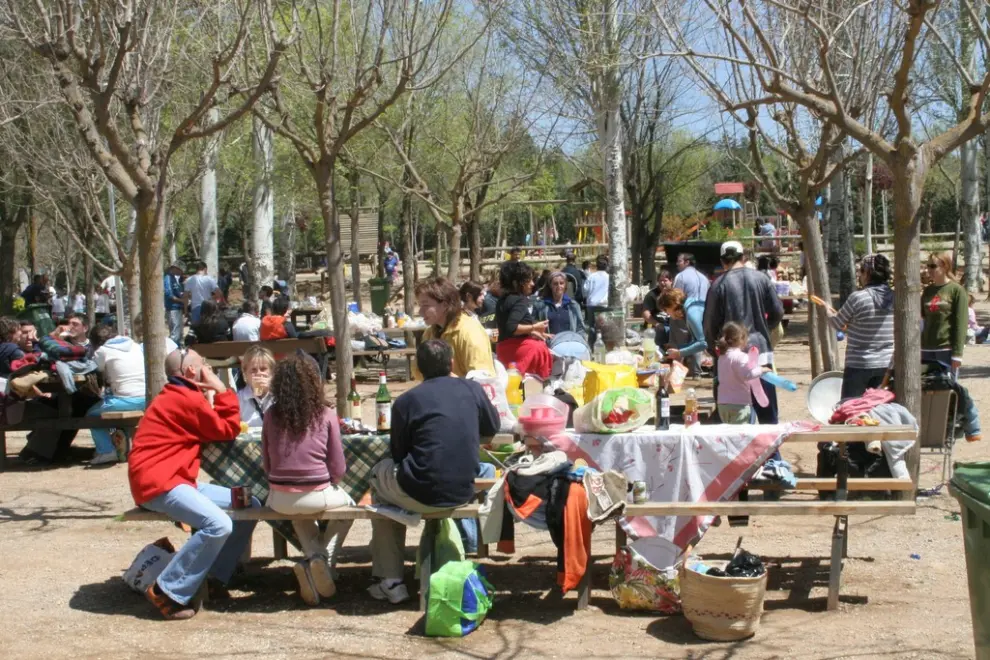 Dia de la mona, sermon de las tortillas en la fuentecerrada de Teruel. Foto Antonio garcia. 18-04-06[[[HA ARCHIVO]]]