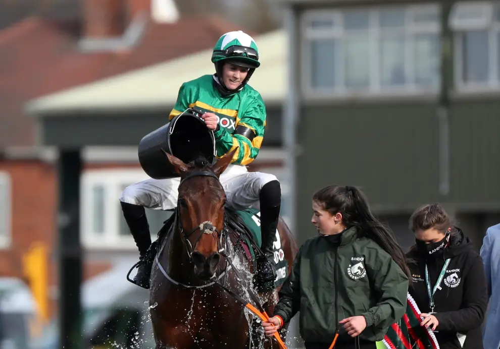 Horse Racing - Grand National Festival - Aintree Racecourse, Liverpool, Britain - April 10, 2021 Minella Times ridden by Rachael Blackmore in action during the Grand National Pool via REUTERS/Scott Heppell[[[REUTERS VOCENTO]]] HORSERACING-GRAND/