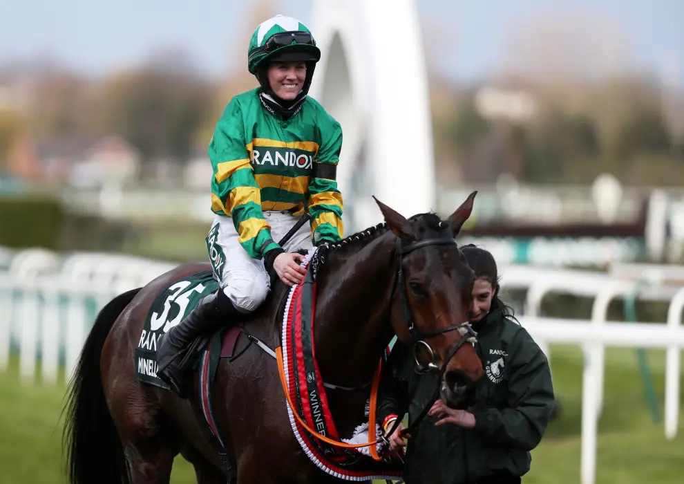 Aintree (United Kingdom), 10/04/2021.- Jockey Rachael Blackmore on Minella Times celebrates after winning the Grand National, the main race at the Grand National Festival at the racecourse in Aintree, Britain, 10 April 2021. (Reino Unido) EFE/EPA/Scott Heppnell / POOL Grand National Festival 2021