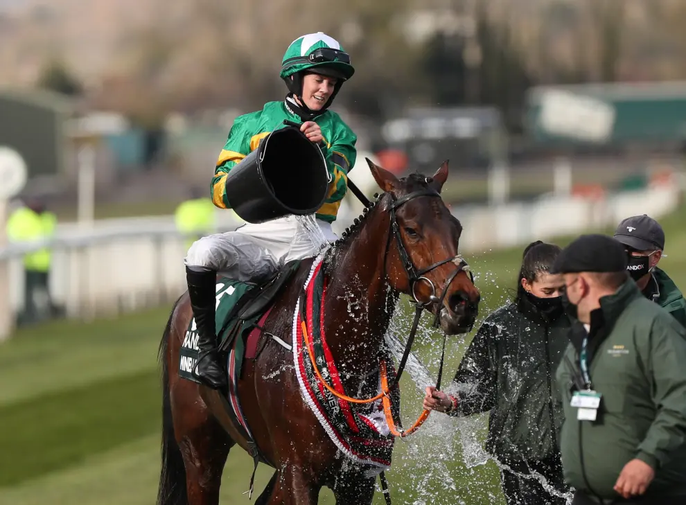 Aintree (United Kingdom), 10/04/2021.- Jockey Rachael Blackmore gives an interview after winning the Grand National, the main race at the Grand National Festival at the racecourse in Aintree, Britain, 10 April 2021. (Reino Unido) EFE/EPA/Scott Heppnell / POOL Grand National Festival 2021