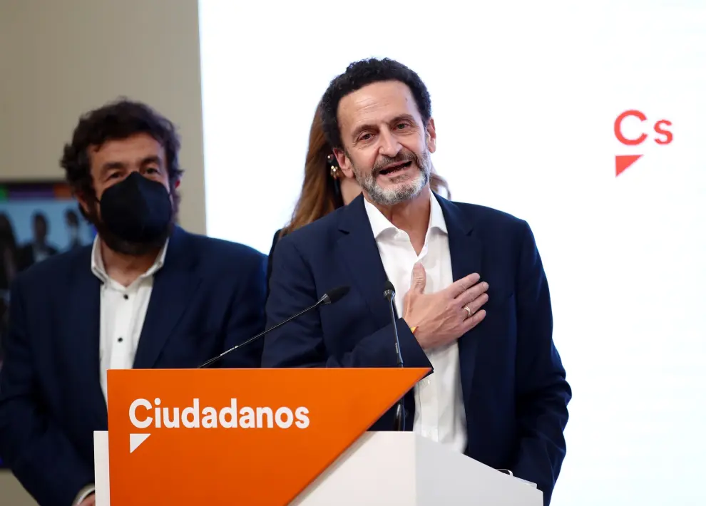 El candidato de Ciudadanos a la presidencia de la Comunidad de Madrid, Edmundo Bal, se dispone a ofrecer una rueda de prensa en la sede de su formación
