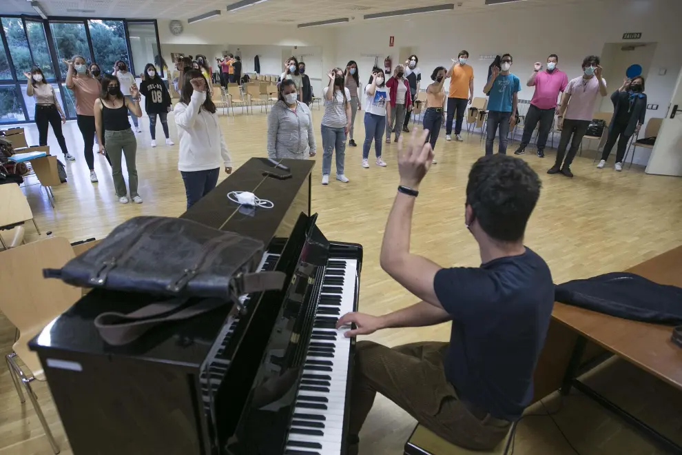 Ensayo del Coro Cantatutti, el martes en un aula de la Facultad de Educación de la Universidad de Zaragoza.
