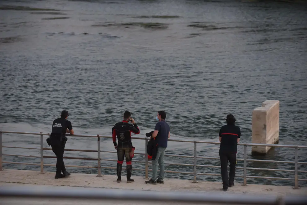 Buscan a un menor desaparecido en el Ebro en Zaragoza cuando se bañaba con unos amigos