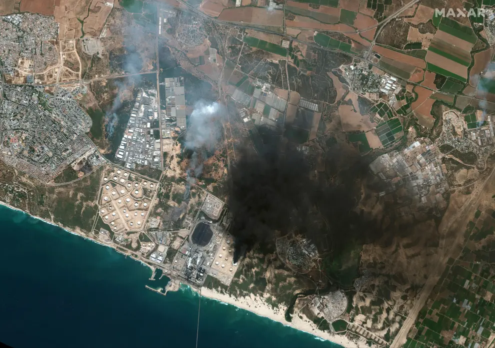 A satellite view shows an overview of southern Israel and Gaza May 12, 2021.   Satellite image 2021 Maxar Technologies/Handout via REUTERS ATTENTION EDITORS - THIS IMAGE HAS BEEN SUPPLIED BY A THIRD PARTY. MANDATORY CREDIT. NO RESALES. NO ARCHIVES. WATERMARK MAY NOT BE REMOVED OR CROPPED.[[[REUTERS VOCENTO]]] ISRAEL-PALESTINIANS/