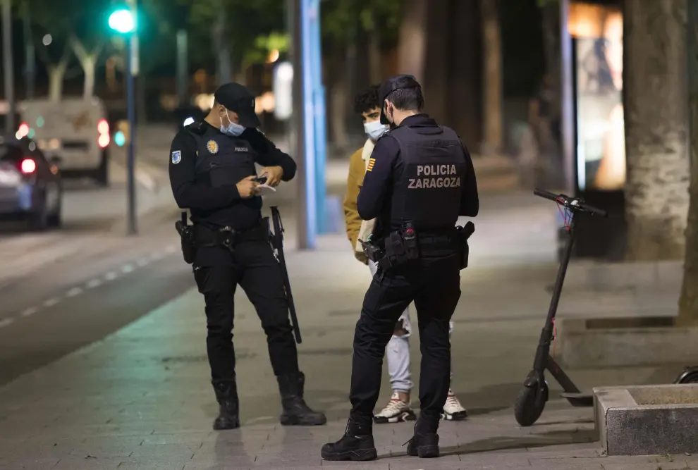 Dispositivo de la Policía Local y Nacional para controlar las zonas de botellón de Zaragoza