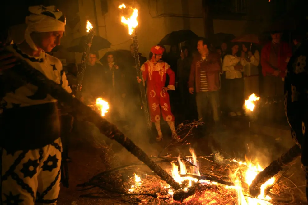 La Contradanza de Cetina: un espectáculo a la luz del fuego