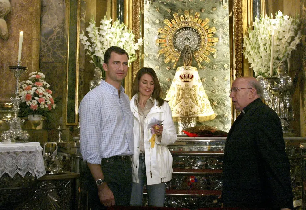 Así fue la visita de don Felipe y doña Letizia a la basílica del Pilar durante su luna de miel