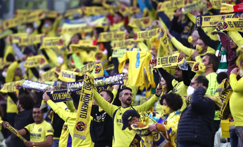 Gdansk (Poland), 26/05/2021.- Villarreal supporters cheer before the UEFA Europa League final soccer match between Villarreal CF and Manchester United in Gdansk, Poland, 26 May 2021. (Polonia) EFE/EPA/MARCIN GADOMSKI POLAND OUT Villarreal CF vs Manchester United