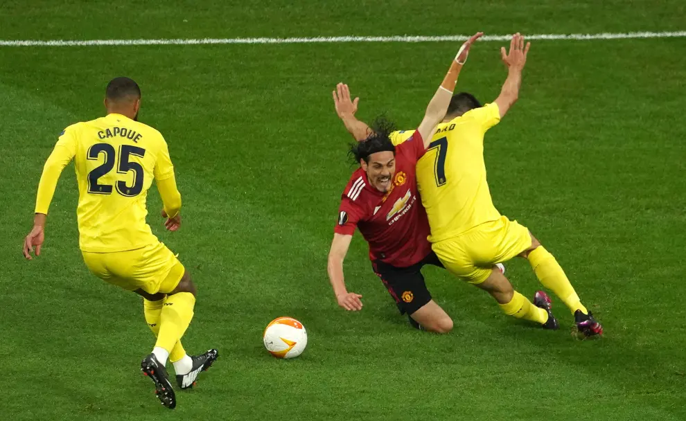 Gdansk (Poland), 26/05/2021.- Gerard Moreno (R) of Villarreal in action against Edinson Cavani (L) of Manchester United during the UEFA Europa League final soccer match between Villarreal CF and Manchester United in Gdansk, Poland, 26 May 2021. (Polonia) EFE/EPA/Aleksandra Szmigiel / POOL Villarreal CF vs Manchester United