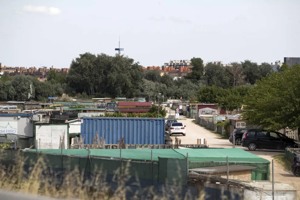 Huertos de alquiler junto al Ebro, donde Urbanismo ha detectado construcciones ilegales.
