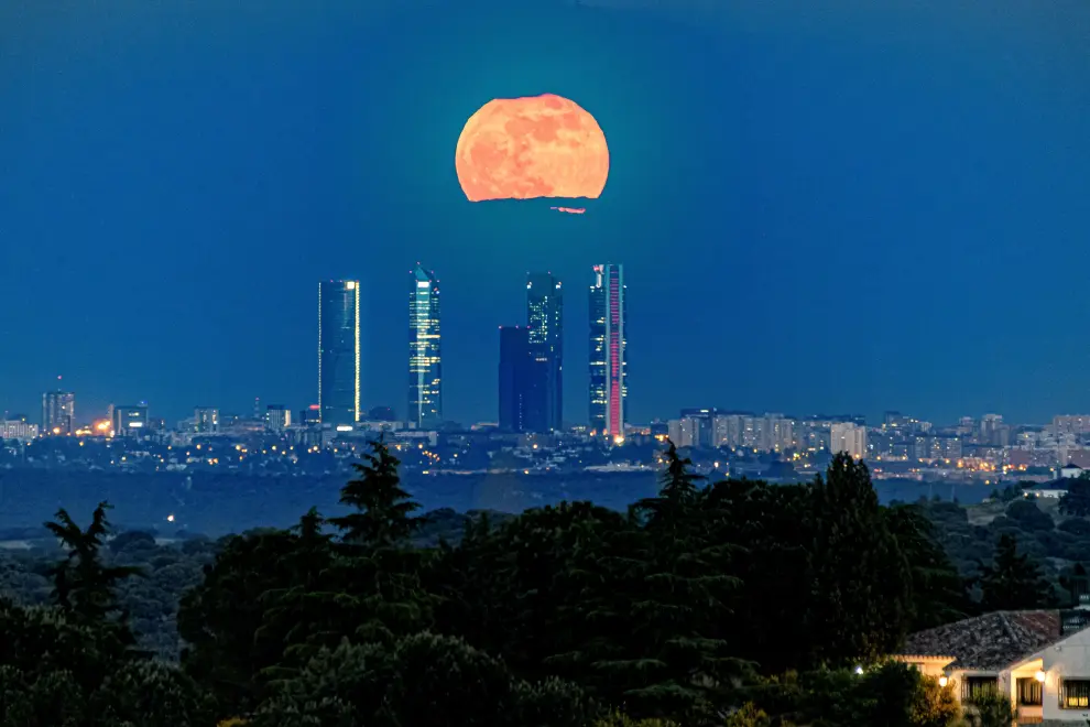 Superluna vista desde Torrelodones, en Madrid