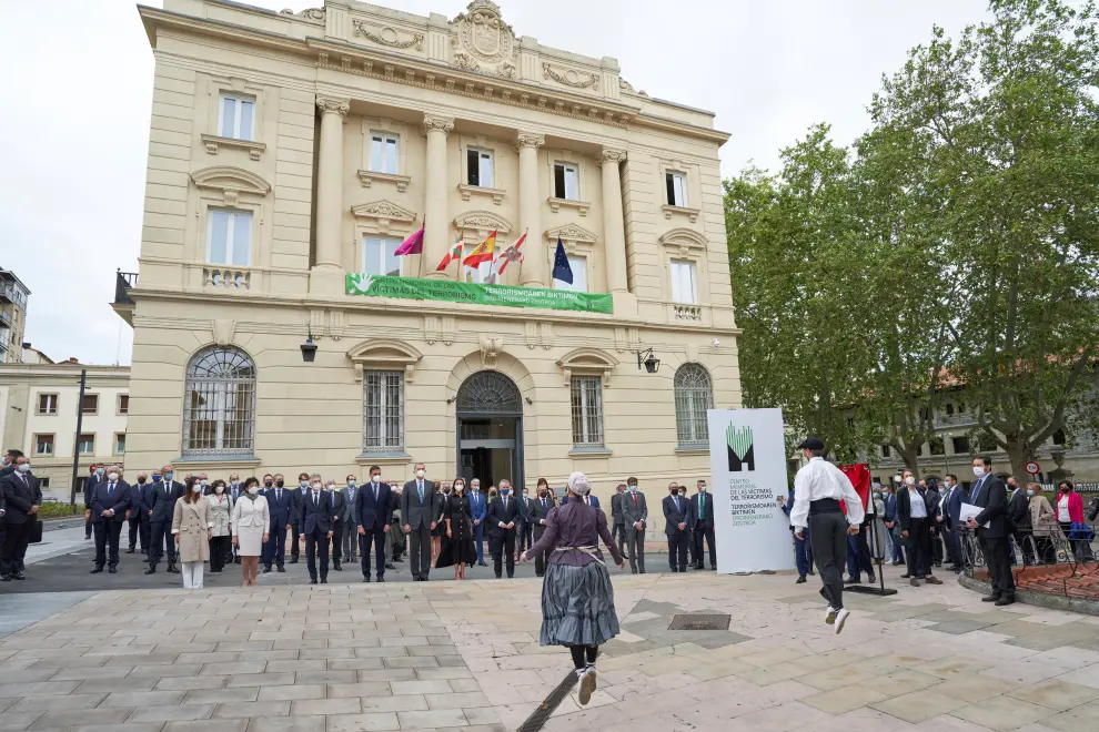 Los Reyes, el presidente del Gobierno, el ministro del Interior y el lendakari vasco inauguran memorial Víctimas Terrorismo