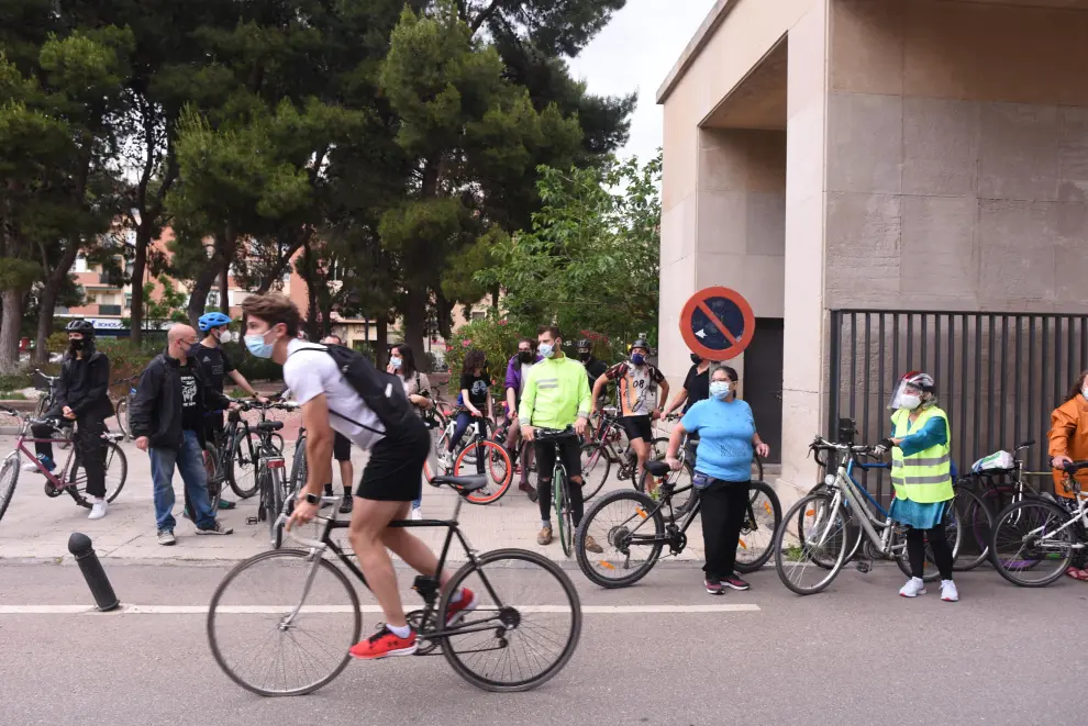 Marcha ciclista en Zaragoza por el Día Mundial de la Bicicleta.