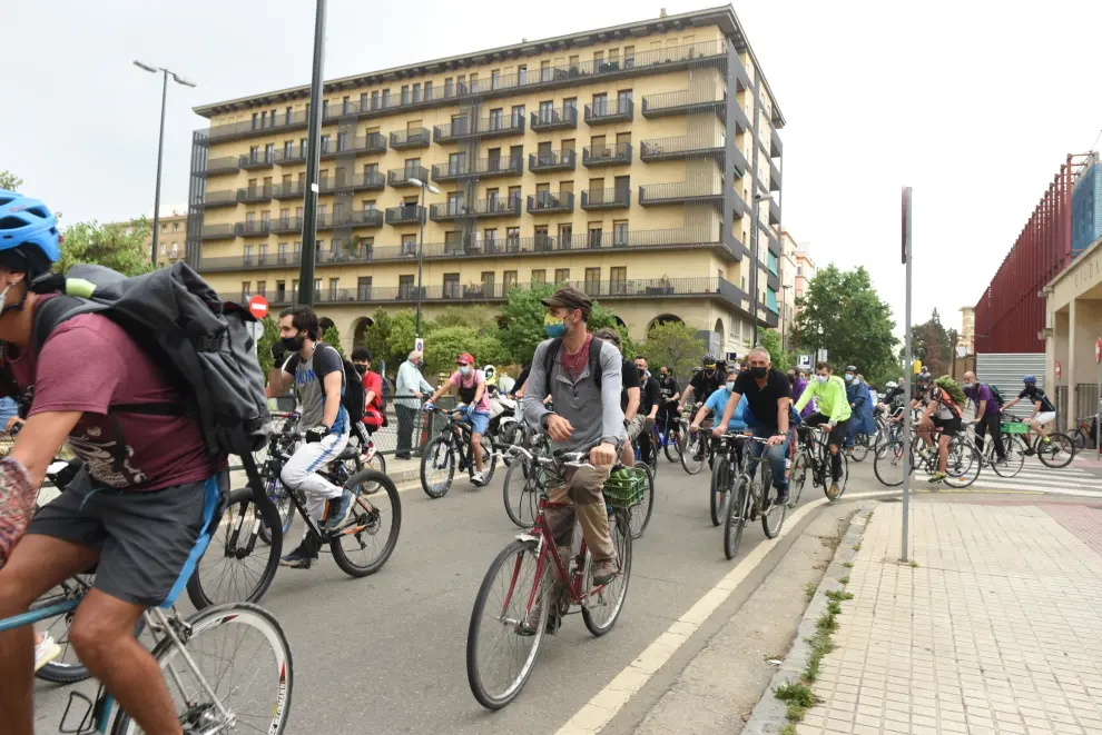 Marcha ciclista en Zaragoza por el Día Mundial de la Bicicleta.