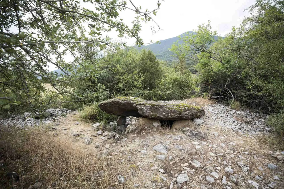 Dolmen cercano a la Cueva de las Güixas en Villanúa, Huesca
