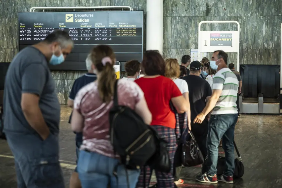Llegada de pasajeros al aeropuerto de Zaragoza