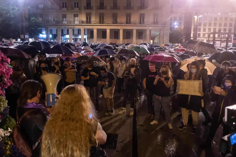 Concentración contra los últimos asesinatos machistas en Zaragoza.