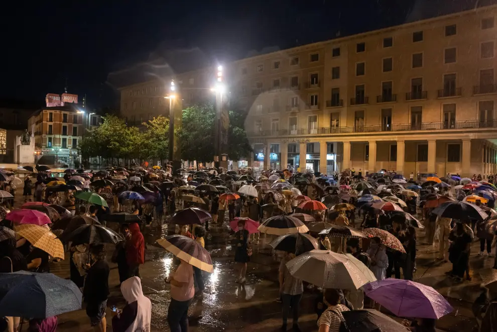 Concentración contra los últimos asesinatos machistas en Zaragoza.