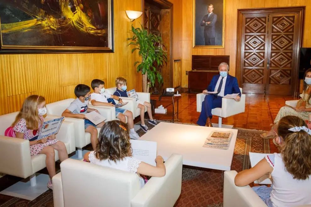 El alcalde ha recibido a los alumnos de Valdespartera