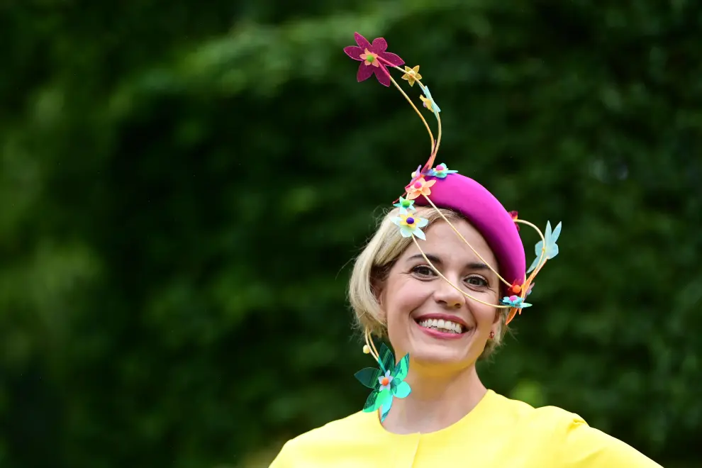 Ascot (United Kingdom), 17/06/2021.- A race-goers wears a decorative hat as they attend day three of Royal Ascot in Ascot, Britain, 17 June 2021. Royal Ascot is Britain's most valuable horse race meeting and social event running daily from 15 to 19 June 2019. (Reino Unido) EFE/EPA/NEIL HALL Royal Ascot