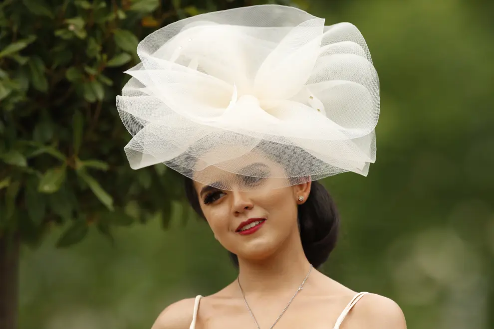 Ascot (United Kingdom), 17/06/2021.- Race-goers wear decorative hats as they attend day three of Royal Ascot in Ascot, Britain, 17 June 2021. Royal Ascot is Britain's most valuable horse race meeting and social event running daily from 15 to 19 June 2019. (Reino Unido) EFE/EPA/NEIL HALL Royal Ascot