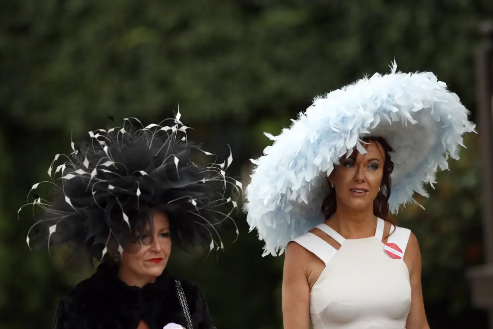 Horse Racing - Royal Ascot - Ascot Racecourse, Ascot, Britain - June 19, 2021 General view of a racegoer hat before the races Action Images via Reuters/Andrew Boyers[[[REUTERS VOCENTO]]] HORSERACING-ASCOT/