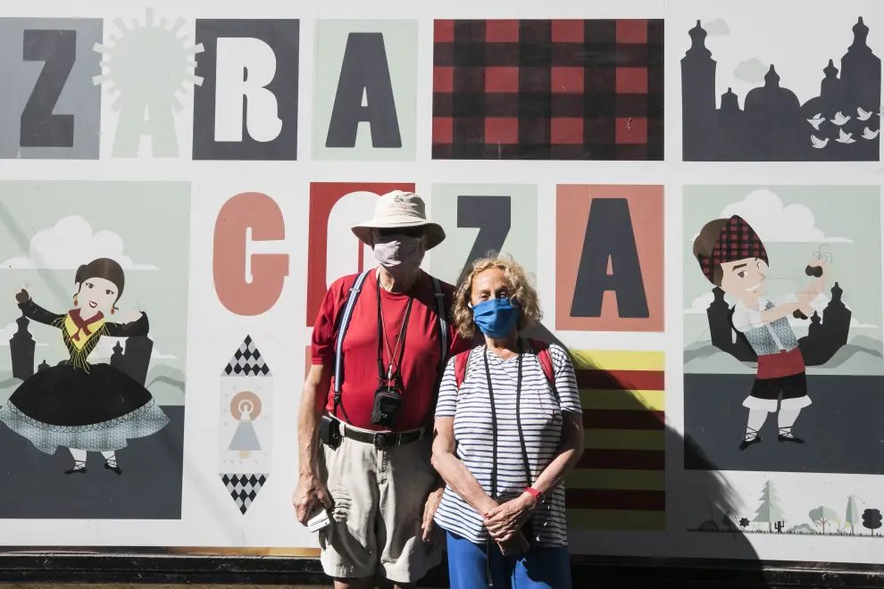 Turistas en el centro de Zaragoza en junio de 2021.