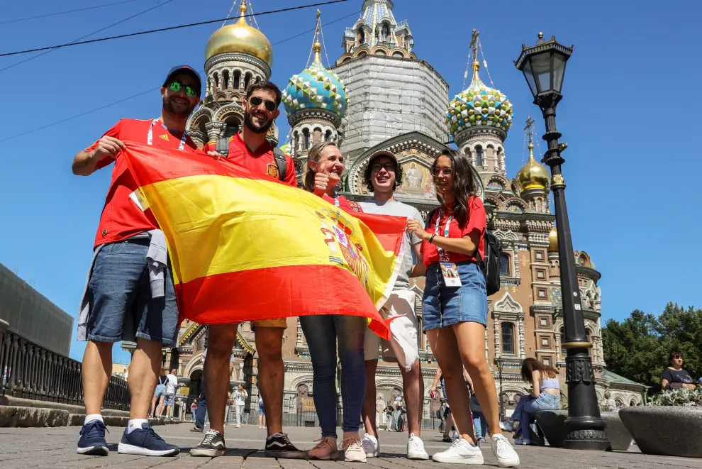 Aficionados españoles en San Petersburgo, donde en el estadio Krestovski se disputará el partido de cuartos de la Eurocopa entre Suiza y España