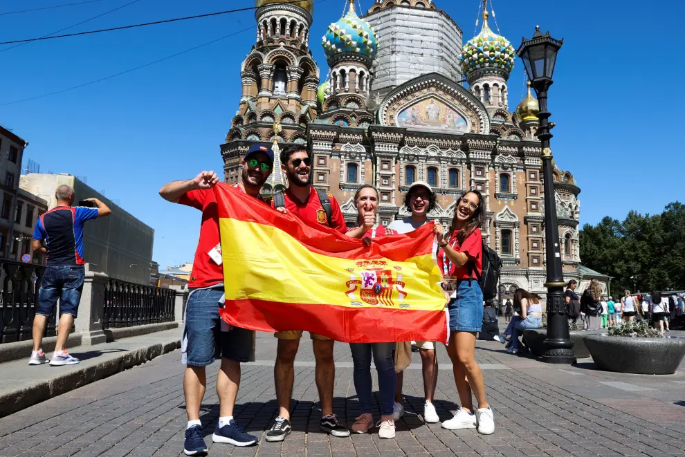 Aficionados españoles en San Petersburgo, donde en el estadio Krestovski se disputará el partido de cuartos de la Eurocopa entre Suiza y España