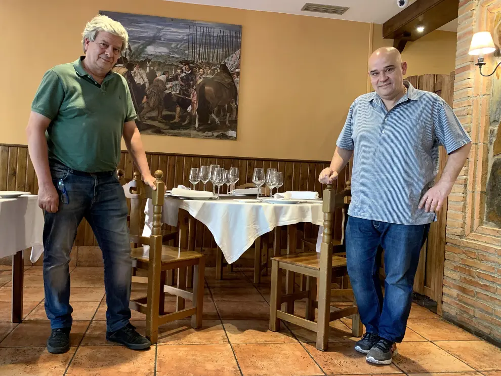 Manuel Franco y Mario Lázaro, junto a la reproducción de ´La rendición de Breda`.
