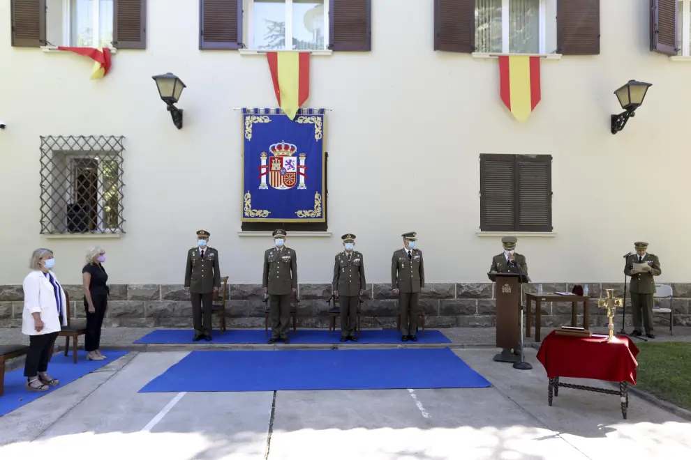 Toma de posesión del coronel Matilla en el jardín de la Subdelegación de Defensa en Huesca.