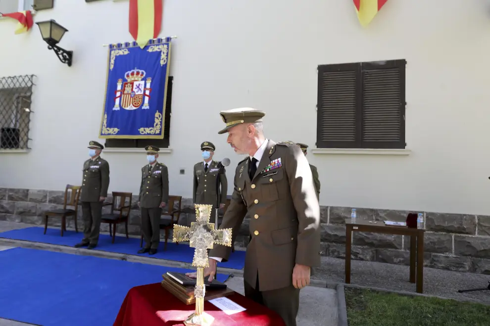 Toma de posesión del coronel Matilla en el jardín de la Subdelegación de Defensa en Huesca.