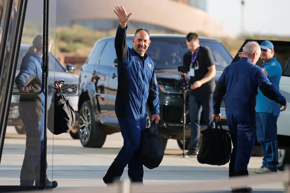 Michael Masucci waves as he departs to pilot the twin-fuselage jet dubbed VMS Eve at Spaceport America