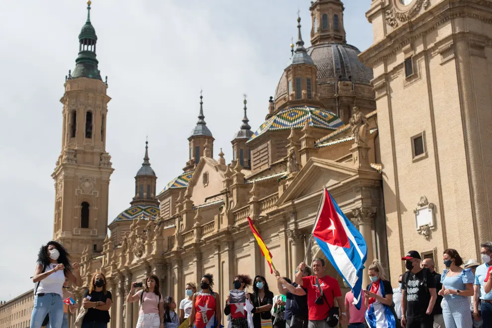 Concentración en la plaza del Pilar en protesta por la situación de Cuba