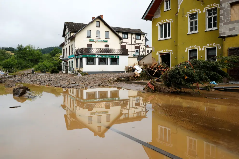 Cars destroyed by flood are pictured on a flood-affected area, following heavy rainfalls in Schuld, Germany, July 15, 2021. REUTERS/Wolfgang Rattay[[[REUTERS VOCENTO]]] EUROPE-WEATHER/GERMANY