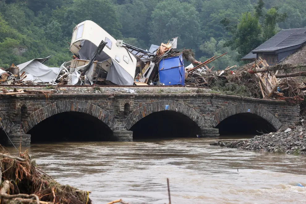 A view of debris on a bridge on the Ahr river following heavy rainfalls in Kreuzberg, Germany, July 17, 2021. REUTERS/Wolfgang Rattay[[[REUTERS VOCENTO]]] EUROPE-WEATHER/GERMANY