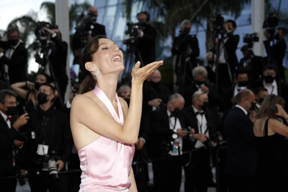 Cannes (France), 17/07/2021.- Doria Tillier arrives for the Closing Awards Ceremony of the 74th annual Cannes Film Festival, in Cannes, France, 17 July 2021. The Golden Palm winning movie will be screened after the closing ceremony. (Cine, Francia) EFE/EPA/ANDRE PAIN Closing Award Ceremony Arrivals - 74th Cannes Film Festival