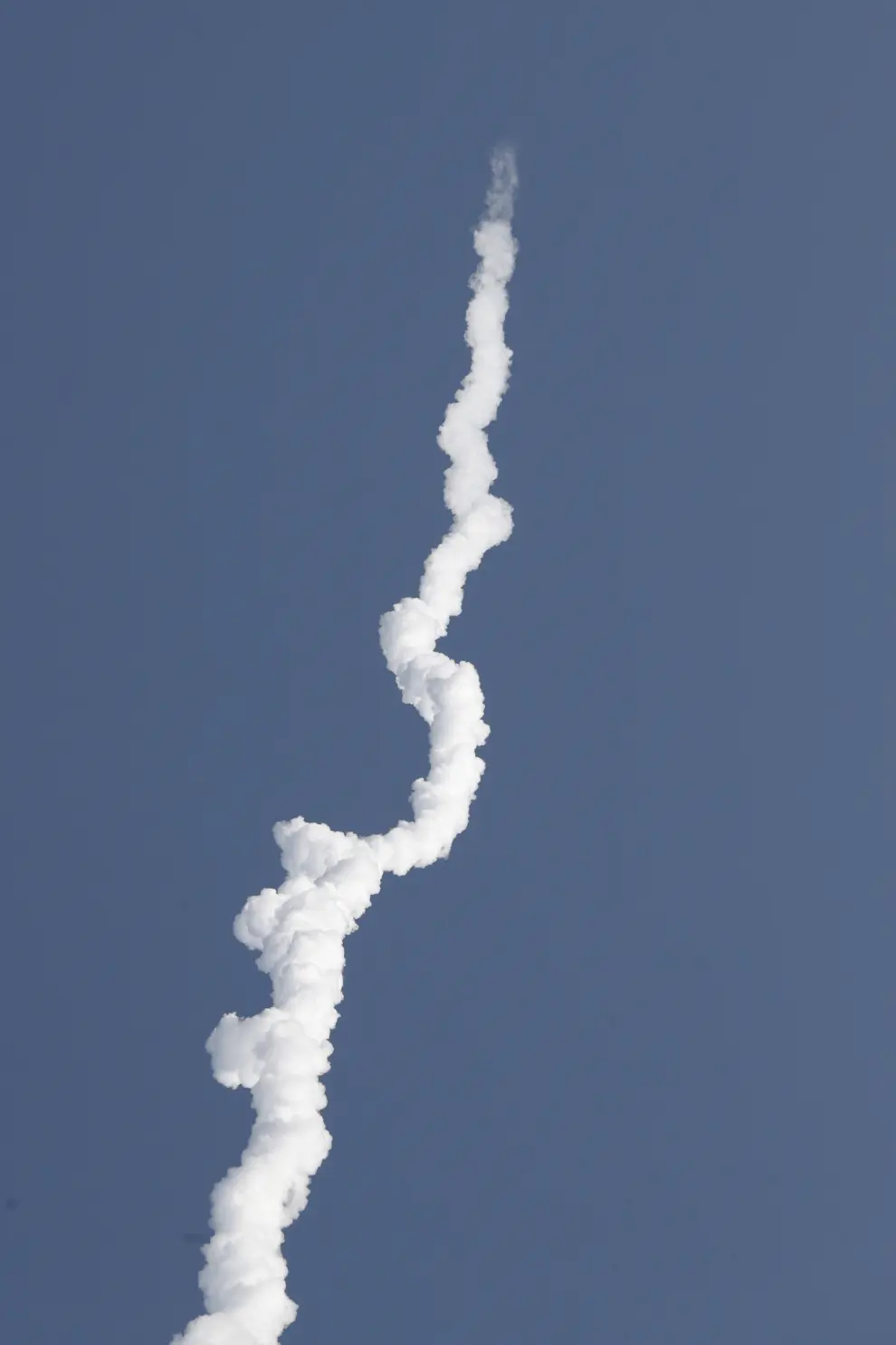 Spectators watch as billionaire businessman Jeff Bezos is launched with three crew members aboard Blue Origins New Shepard rocket on the worlds first unpiloted suborbital flight near Van Horn, Texas , U.S., July 20, 2021. REUTERS/Thom Baur[[[REUTERS VOCENTO]]] SPACE-EXPLORATION/BLUEORIGIN