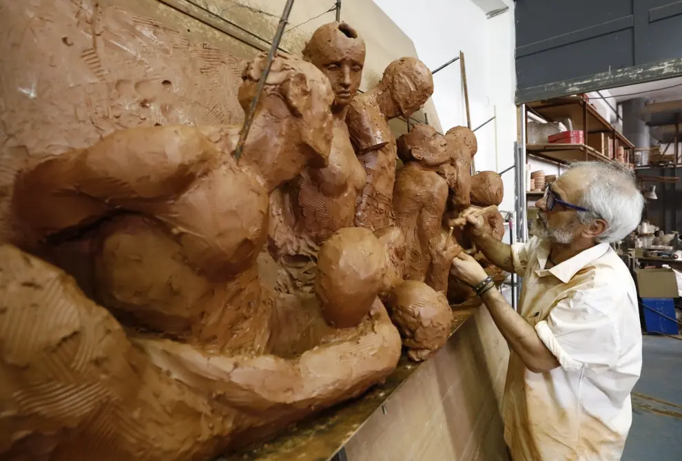Trabajo de creación de la escultura de Gazol que homenajeará a los héroes de los Sitios en Macanaz