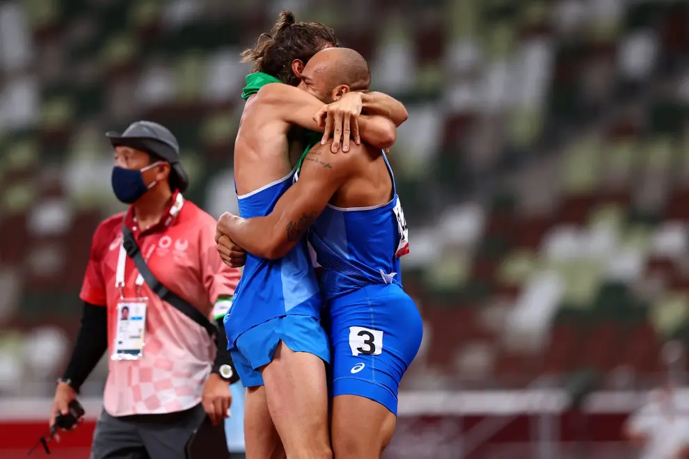 Tokyo 2020 Olympics - Athletics - Mens 100m - Final - OLS - Olympic Stadium, Tokyo, Japan - August 1, 2021. Lamont Marcell Jacobs of Italy celebrates after winning gold with Gianmarco Tamberi of Italy REUTERS/Andrew Boyers[[[REUTERS VOCENTO]]] OLYMPICS-2020-ATH/M-100M-FNL