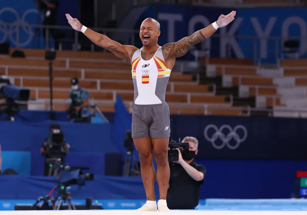 Tokyo 2020 Olympics - Gymnastics - Artistic - Mens Floor Exercise - Medal Ceremony - Ariake Gymnastics Centre, Tokyo, Japan - August 1, 2021. Silver medallist Rayderley Zapata of Spain celebrates on the podium with his medal REUTERS/Mike Blake[[[REUTERS VOCENTO]]] OLYMPICS-2020-GAR/M-1APFX-MEDAL