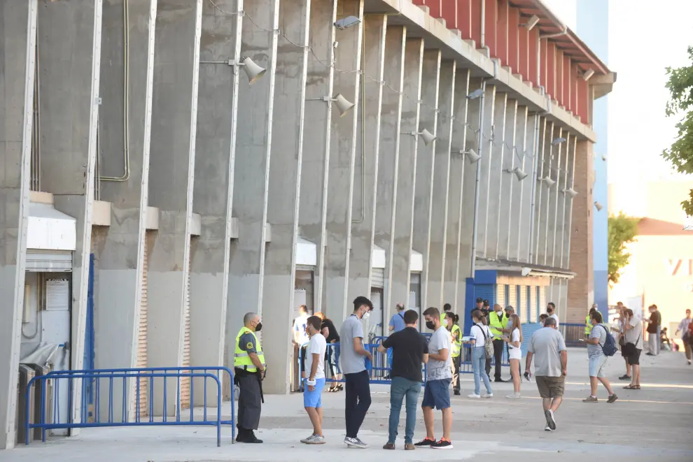 Aficionados en La Romareda para asistir al Trofeo Memorial Carlos Lapetra: Real Zaragoza-Getafe