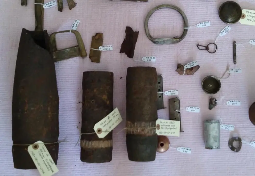 Algunos de los objetos de la Guerra Civil que se exponen en Dos Torres de Mercader.