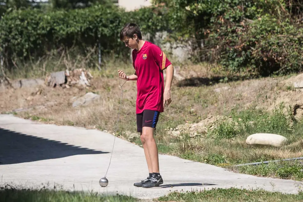 Javier Díaz, atleta grausino del FC Barcelona, en el campo de entrenamiento