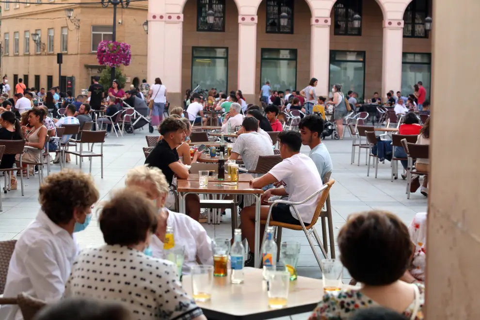 Ambiente en las terrazas del centro de Huesca este sábado.