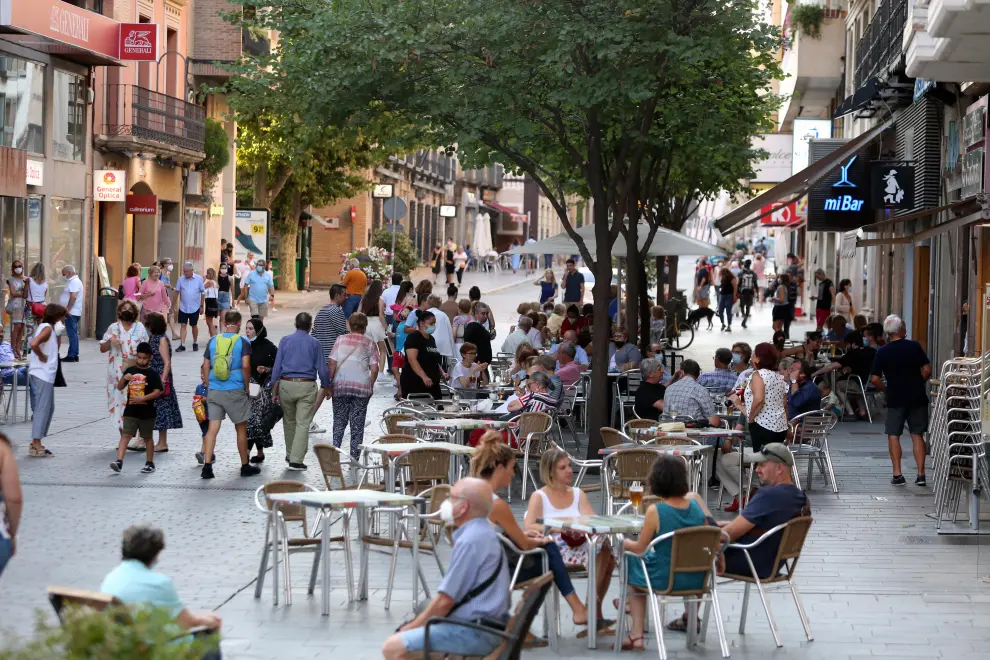 Ambiente en las terrazas del centro de Huesca este sábado.